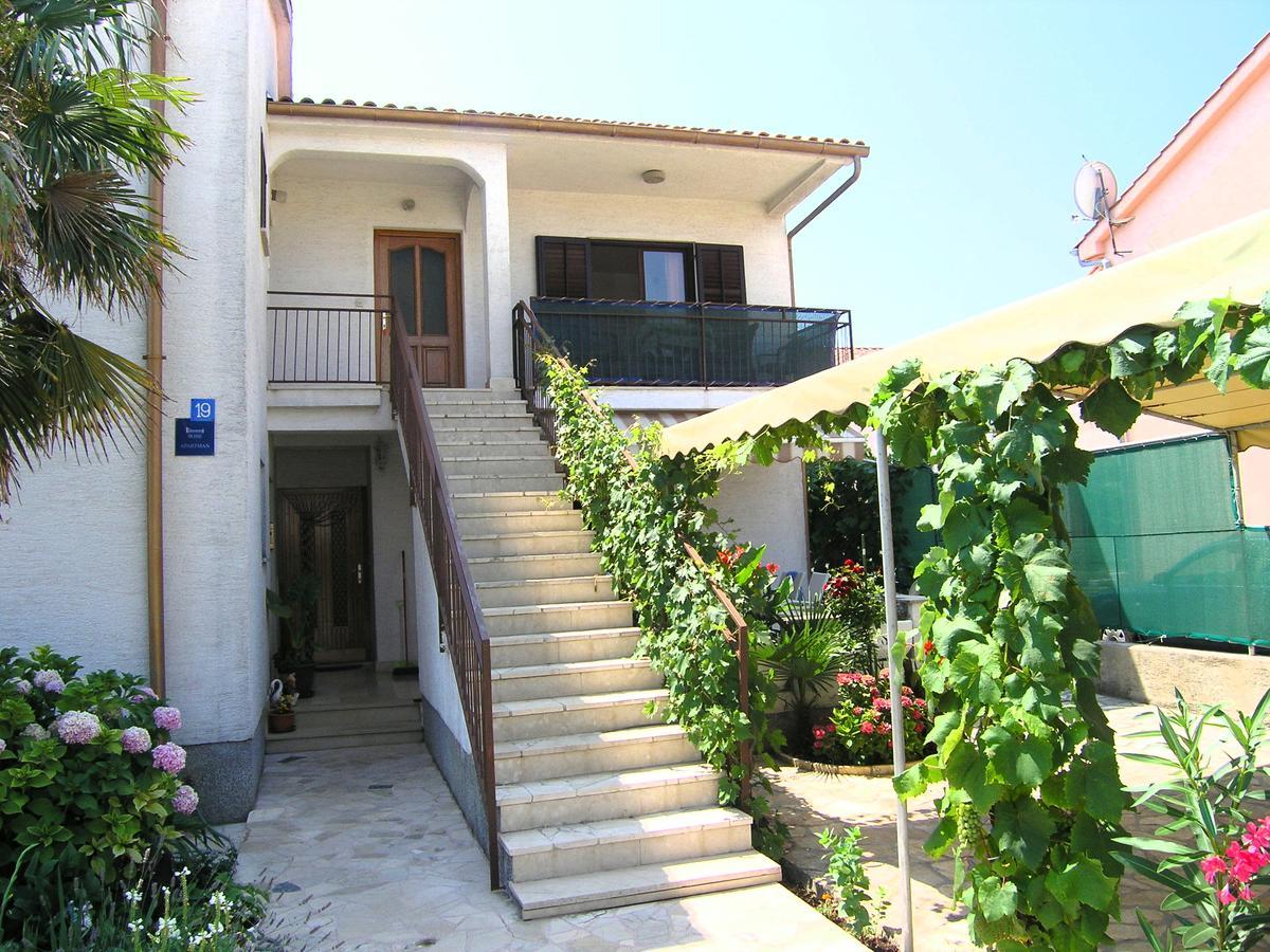 Apartman Braut Krk Town Exterior foto